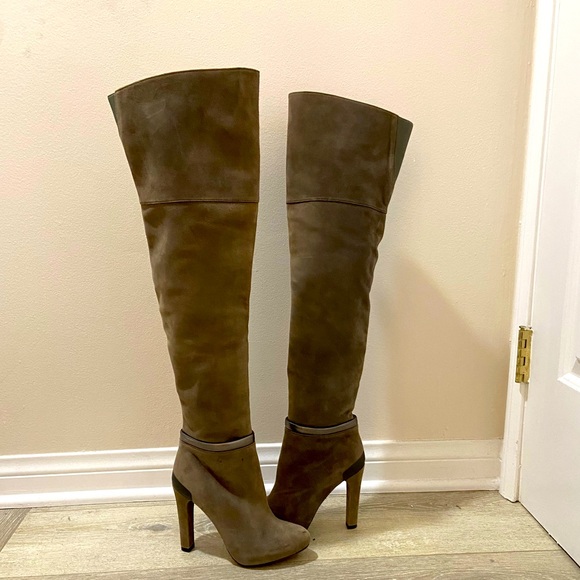 Fendi over the knee suede boots - Picture 1 of 6